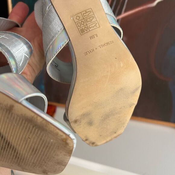 Kendall & Kylie Iridescent Silver Sandals 8.5 - Picture 13 of 16